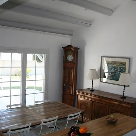 Grande Maison A A 500 M De La
