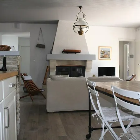 Holiday home Grande Maison Familiale A - 500 M De La Surveillee *