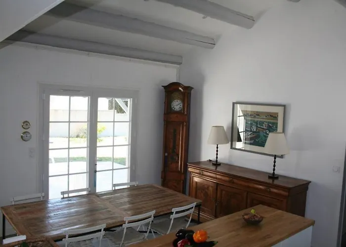 Grande Maison Familiale à - 500 M De La Surveillée