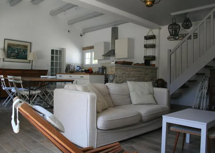 Grande Maison Familiale à - 500 M De La Surveillée