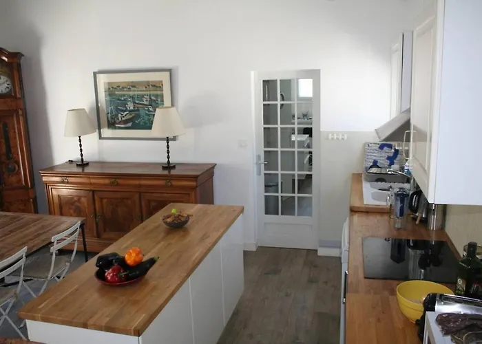 Grande Maison Familiale à - 500 M De La Surveillée